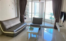 Mansion One Seaview Georgetown 2Br 6 Pax